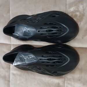 Mens Foam Runners Sz 10/44